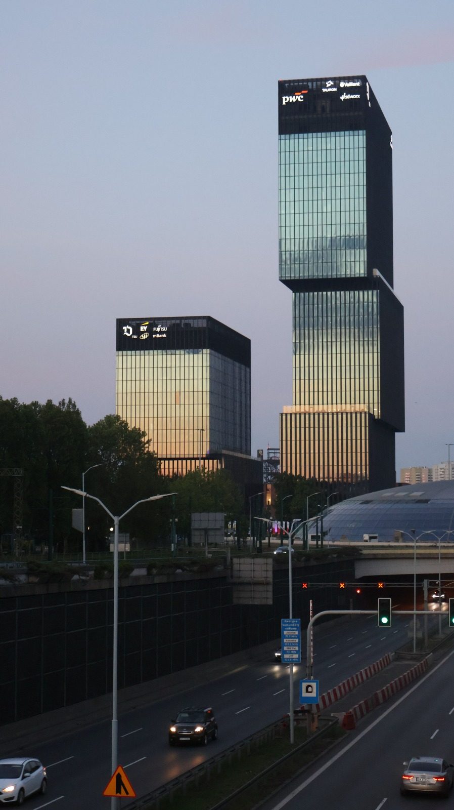 Katowice, biurowce przy Uniwersyteckiej
